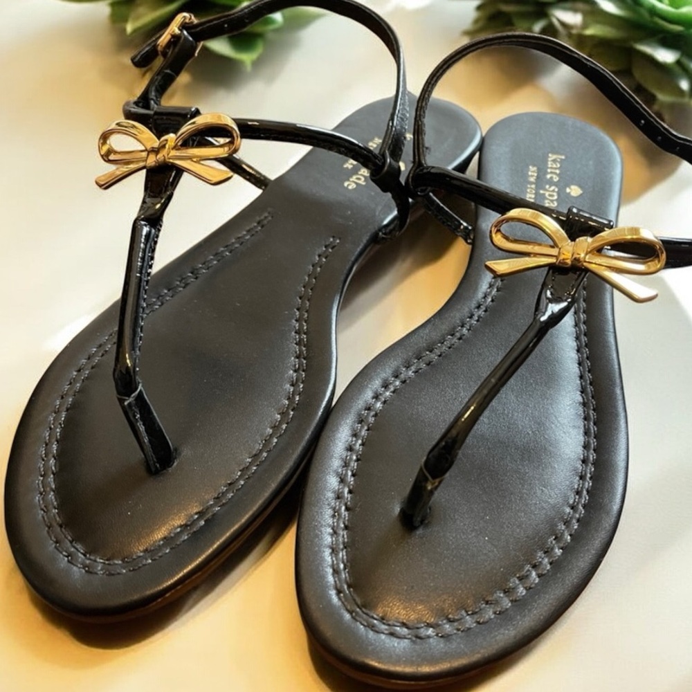 Kate Spade Preppy Black Patent leather Sandals with Gold Metal Bows Size 8 - Picture 9 of 16